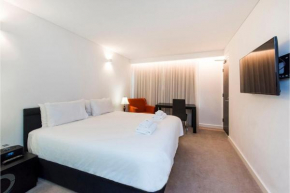 Contemporary Studio with Roof Terrace, Perth